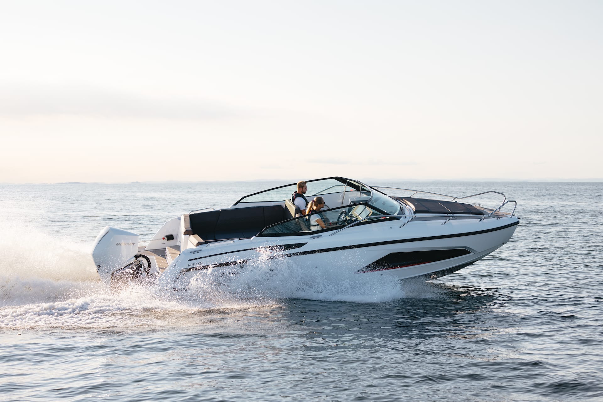 Bilde av en Nordkapp Noblesse på sjøen